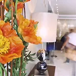 Hotel Lux